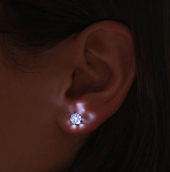 1pair-stainless-steel-blink-studs-earrings-shine-fashion-flash-style-led-earrings